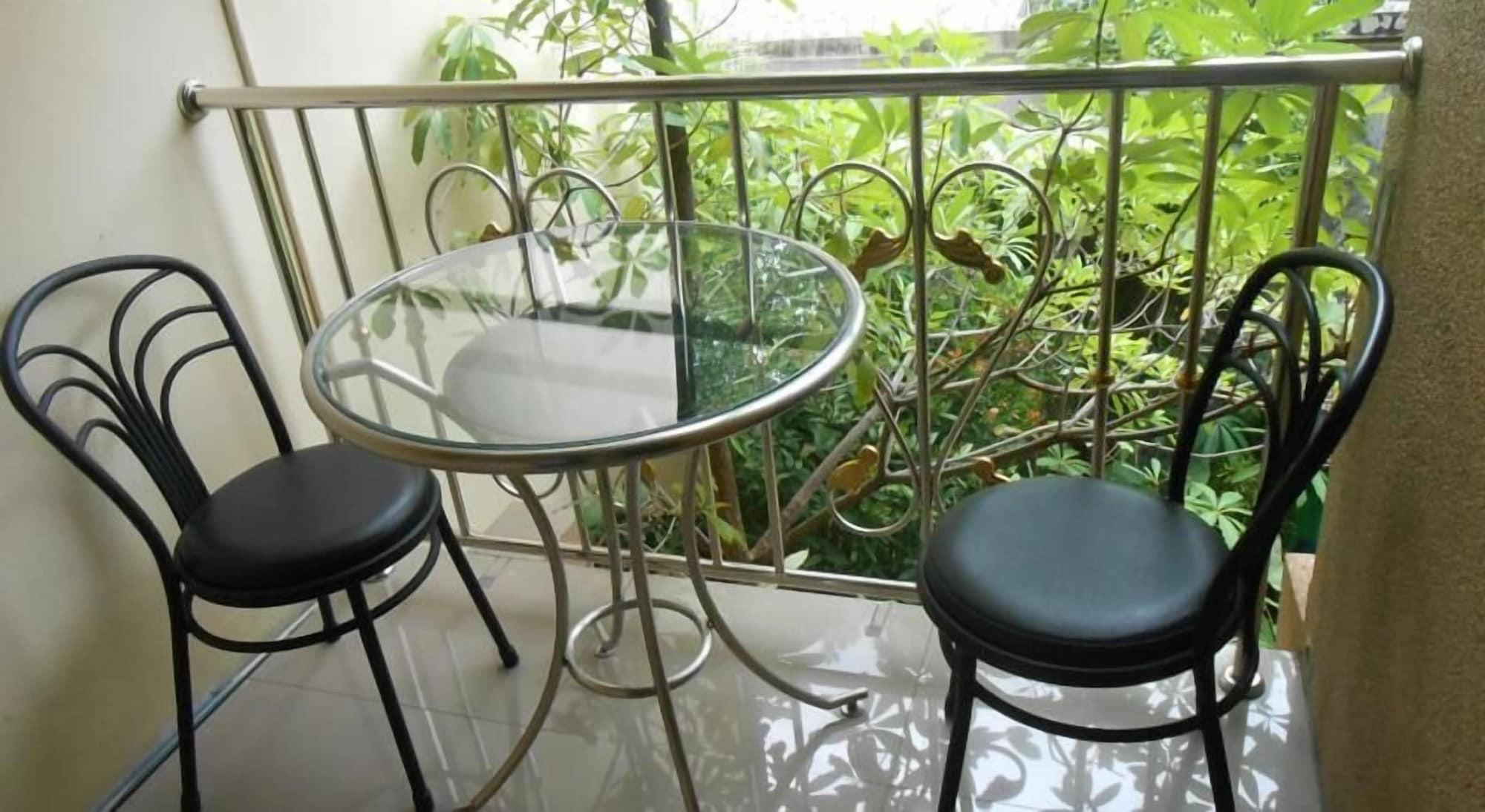 Hotel The Bang Khun Phrom Bangkok