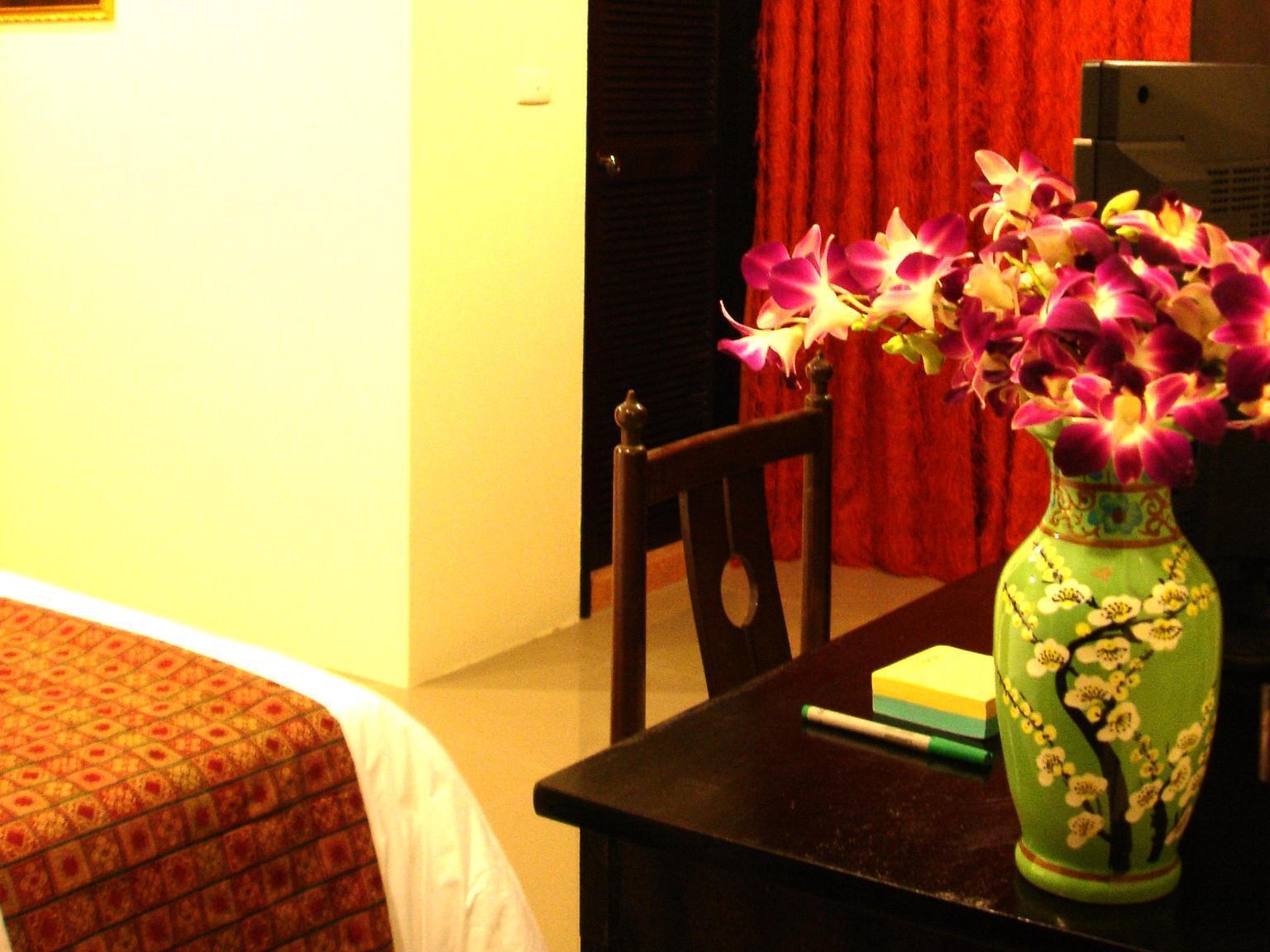 Hotel The Bang Khun Phrom 3*