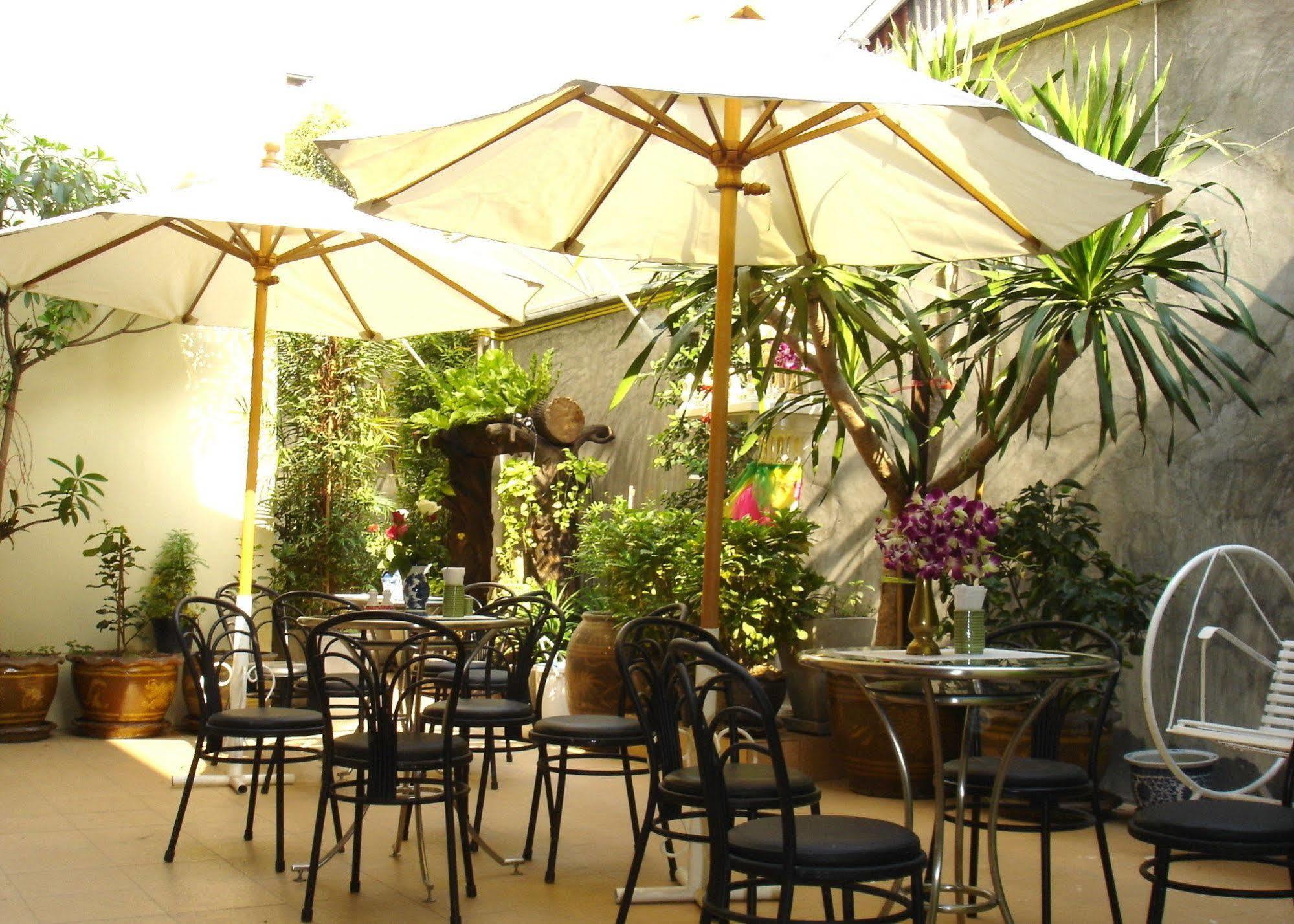 Hotel The Bang Khun Phrom